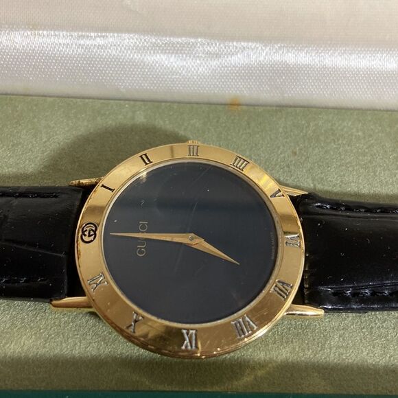 Gucci watch leather strap gold Roman numeral EUC - Picture 9 of 13